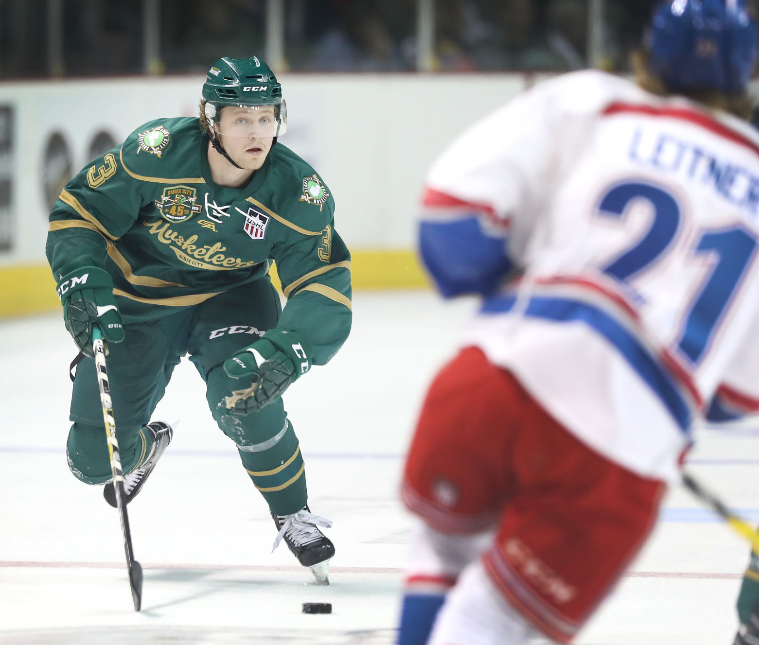 Des Moines Buccaneers at Musketeers playoff hockey